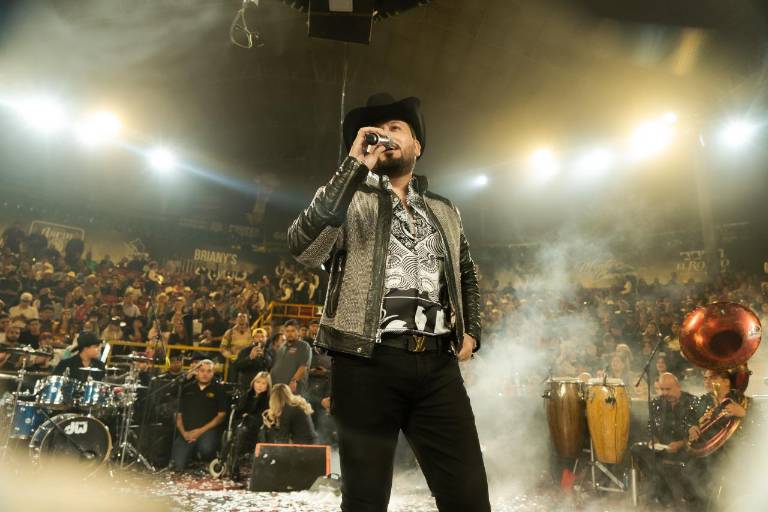 Arranca el Palenque de Culiacán con la presencia de Roberto Tapia