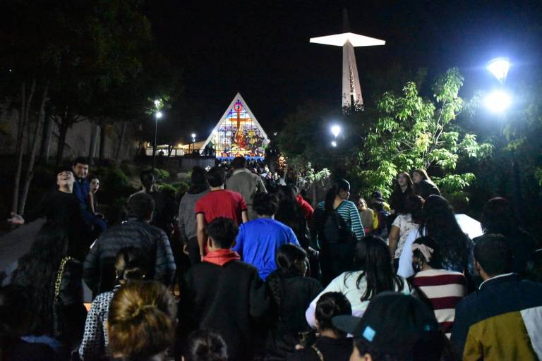 Atienden tres personas fatigadas en las escaleras de La Lomita