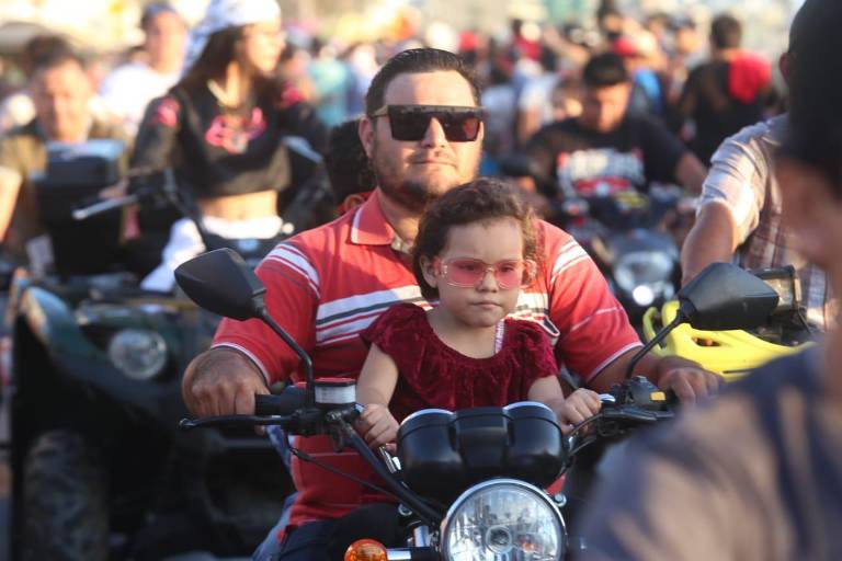 Disfrutan ‘bikers’ del malecón porteño
