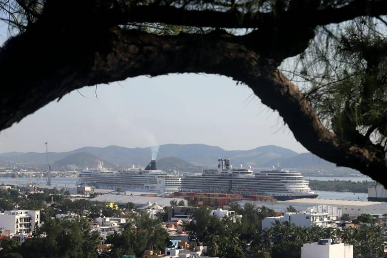 Arriban a Mazatlán el Nieuw Amsterdam y el Norwegian Jade