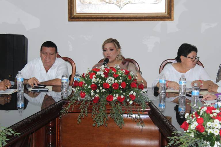 Entrega Alcaldesa de Rosario tercer informe de Gobierno ante Cabildo
