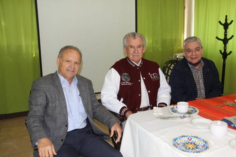 Brindan por su amistad de antaño