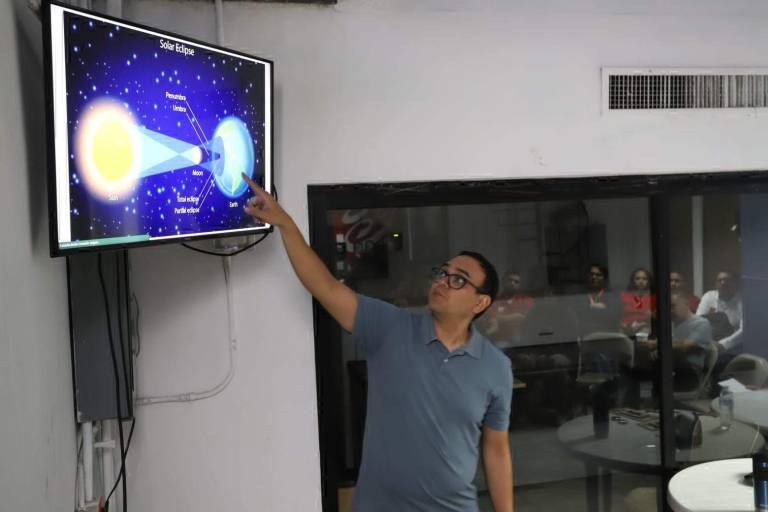 El eclipse es sombra y no hace daño; no hay evidencia científica de afectación a embarazadas: Samaz