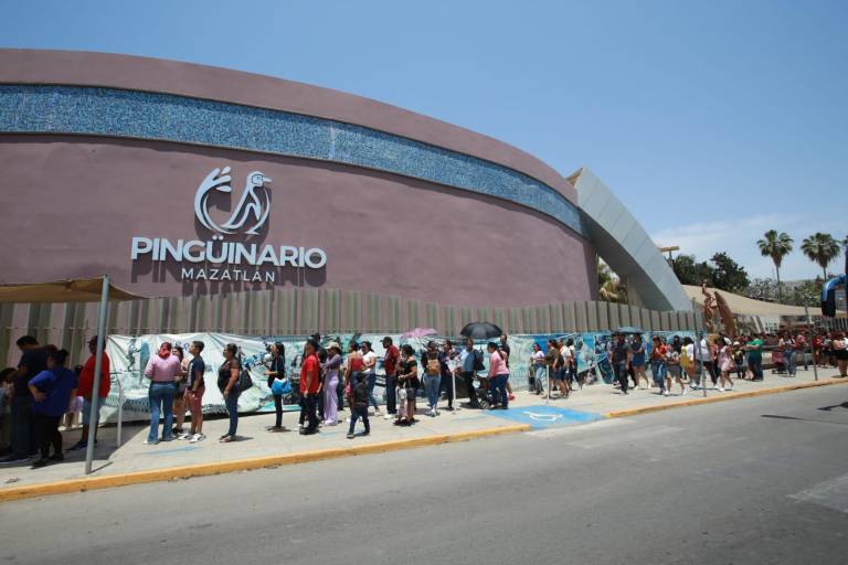 Acuden miles a despedirse del Acuario Mazatlán