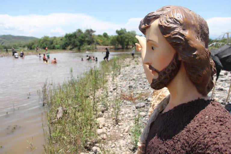 Invitan al tradicional baño de San Juan en Matatán, Rosario