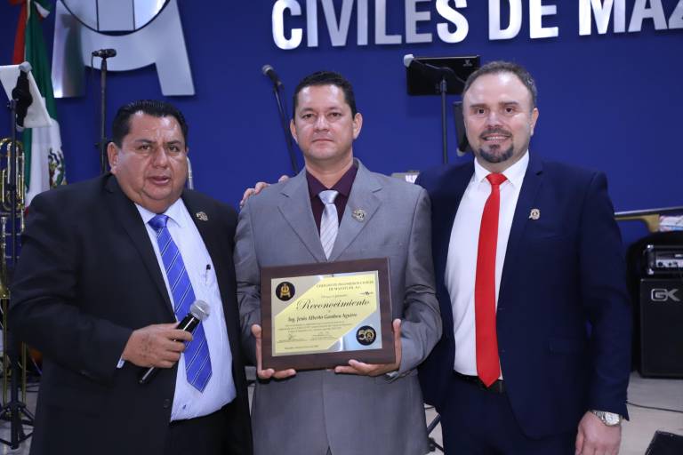 Asume presidencia de Colegio de Ingenieros Civiles