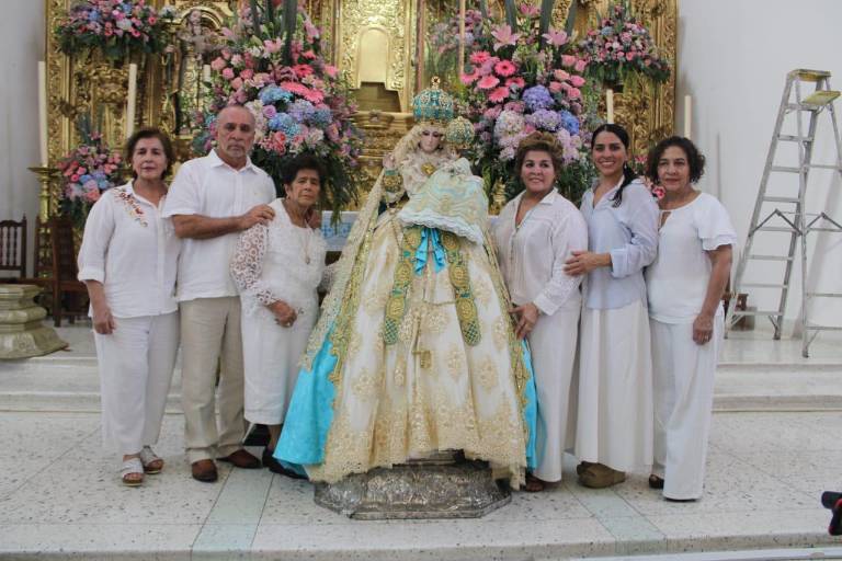 Familia cumple promesa y convierte en ofrenda de gratitud a la Virgen del Rosario