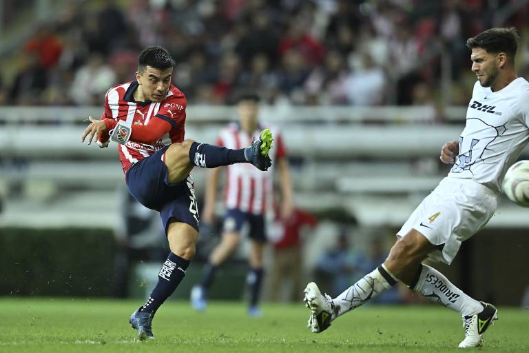 Chivas se hace de la ventaja mínima ante Pumas