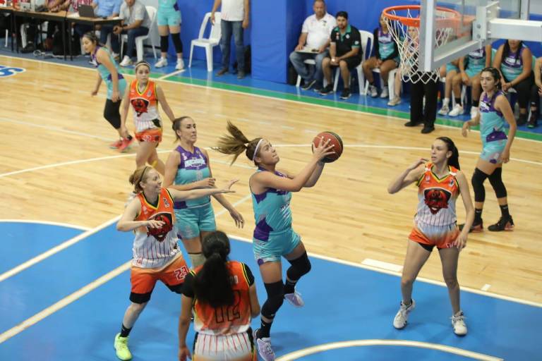 Las Plebes Basketball consigue su segunda serie de la temporada