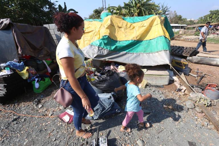 Vecinos afectados por incendio necesitan de ayuda para reconstruir sus viviendas