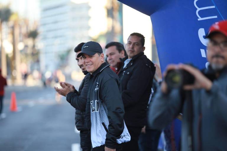 Apoya Alcalde Édgar González a atletas mazatlecos en estatal