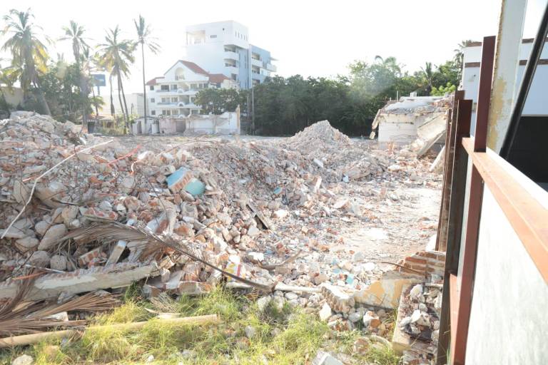 Demuelen el histórico Club de Leones en Mazatlán para dar paso a un megaproyecto inmobiliario
