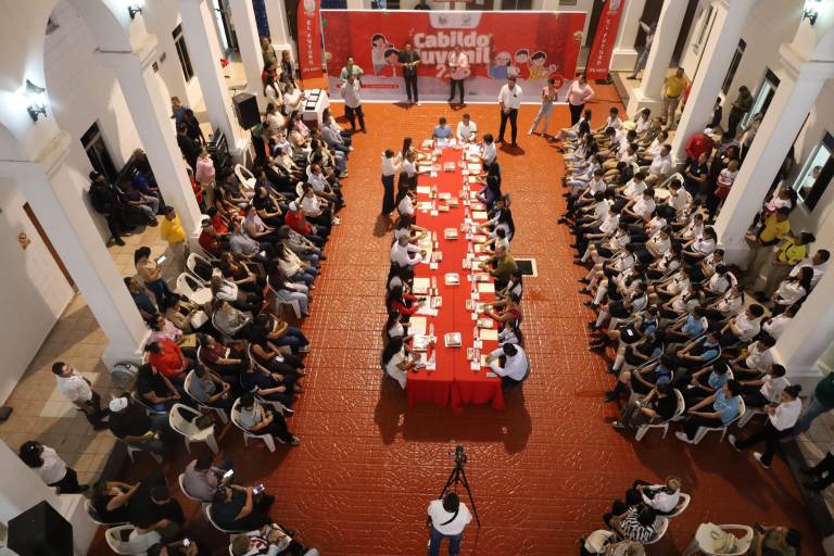 Reconoce Alcalde de Navolato a participantes del Cabildo Juvenil 2026 y entrega estímulos económicos y reconocimientos por su valiosa participación