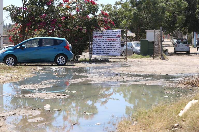 En Mazatlán, se derraman miles de litros de aguas negras en la Colonia Hacienda de Urías