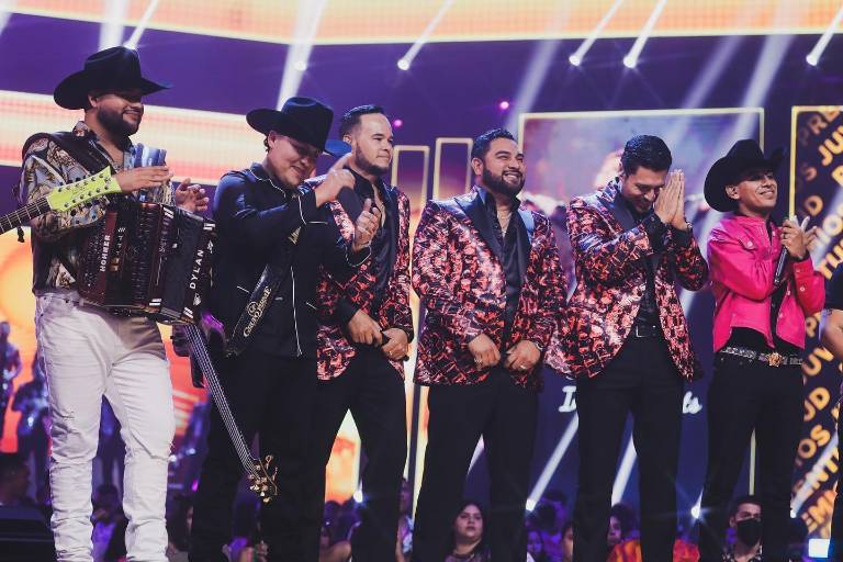 Banda MS y Grupo Firme rinden homenaje a Jenni Rivera