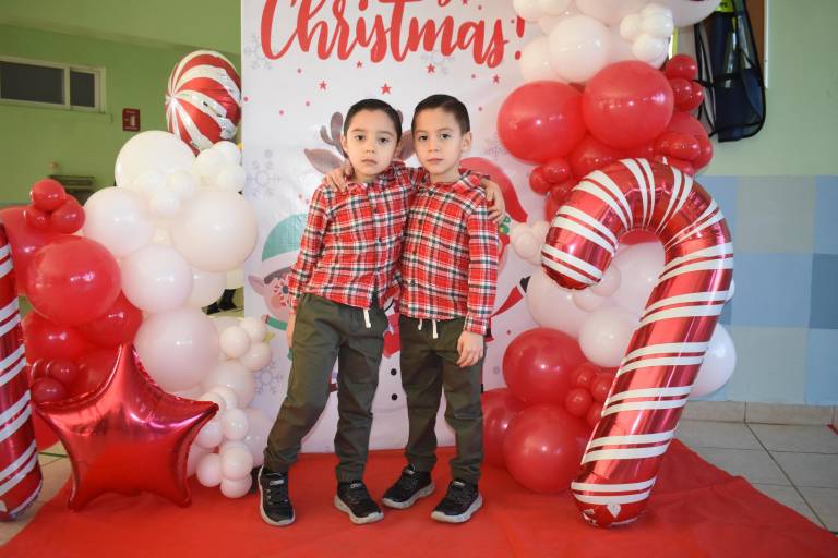 Ríen, cantan y bailan alumnos del Instituto Senda en su posada