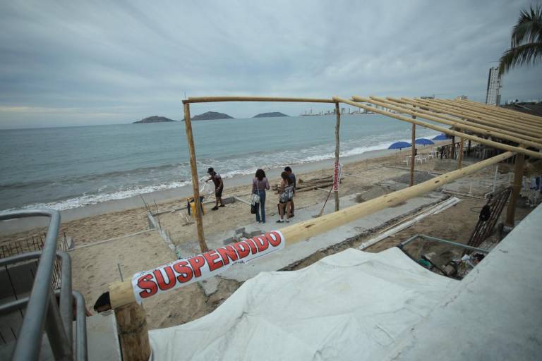 Advierte Alcalde que demolerán nuevamente palapa edificada sin permiso en Mazatlán