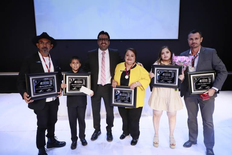 Reciben sinaloenses el Premio Coltzin al Mérito Ciudadano 2023