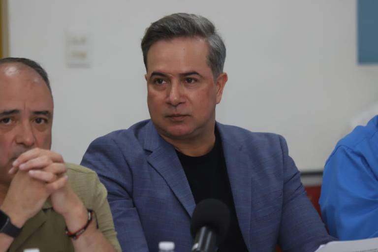 Érick Mandujano es reelecto líder de los restauranteros