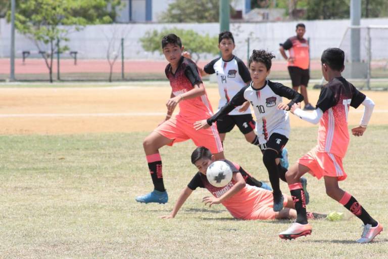 Equipos locales logran cinco títulos en la Copa Mazatlán de Futbol 11