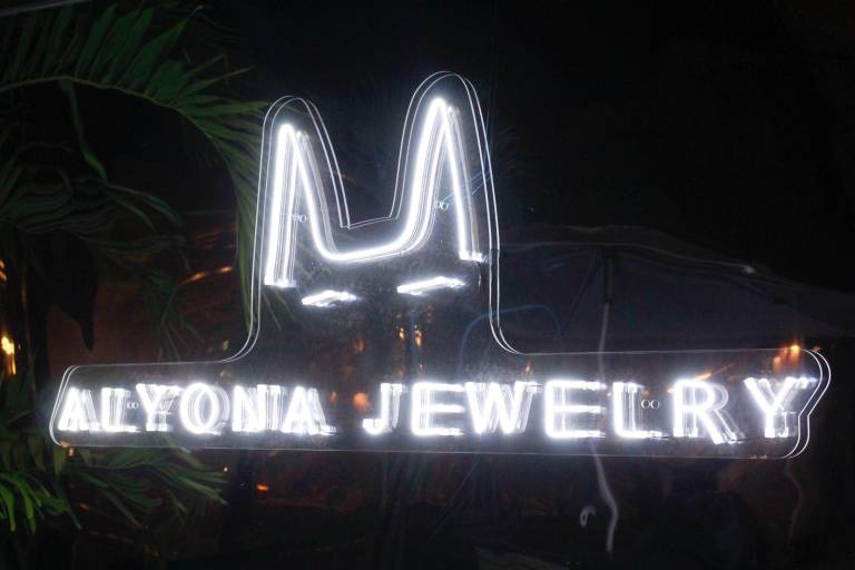 Presentan Alyona Jewelry en Restaurante Cayenna