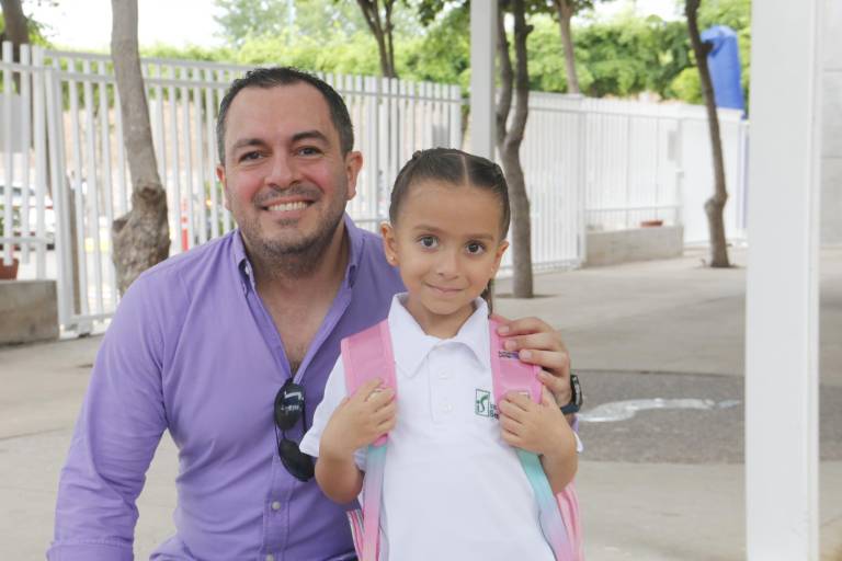 Disfrutan estudiantes del Instituto Senda un feliz regreso a clases