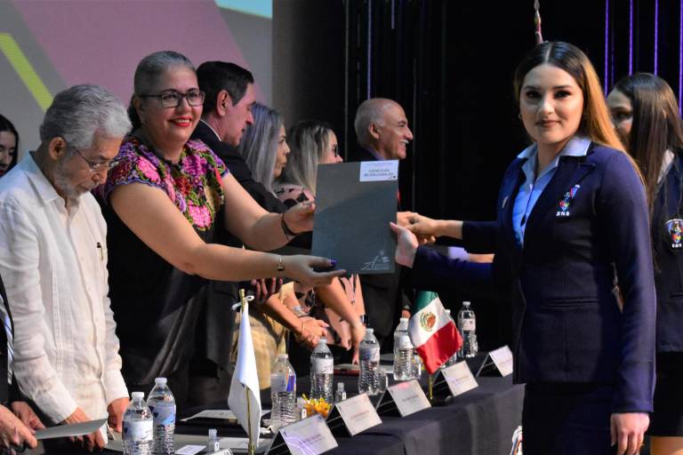 Concluyen su formación 326 estudiantes de la Escuela Normal de Sinaloa
