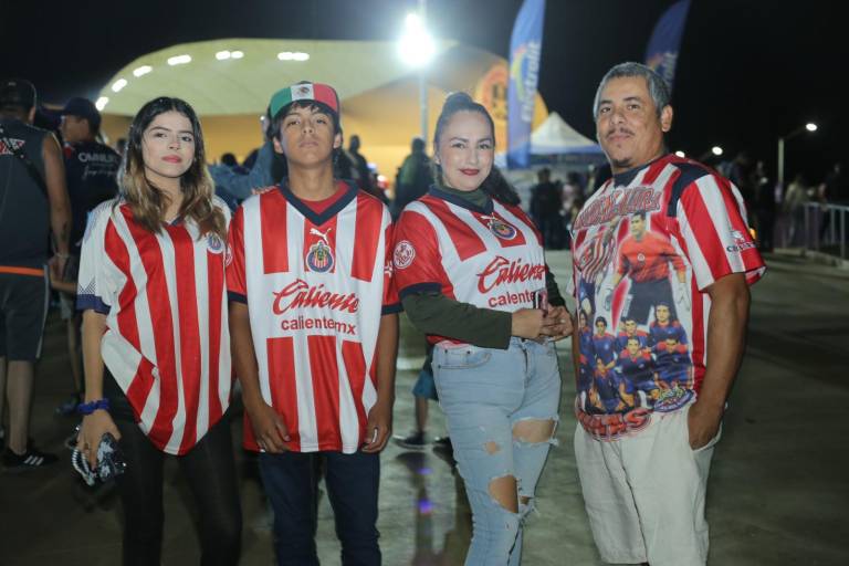 Mazatlán-Chivas: Invasión Rojiblanca se hace presente en el puerto
