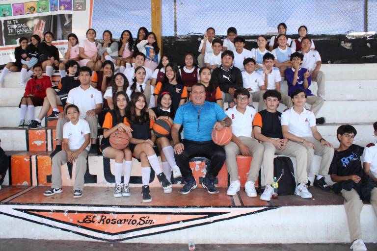 Cumple Maestro ‘Fili’ más de tres décadas de vocación docente a través de la Educación Física en Rosario