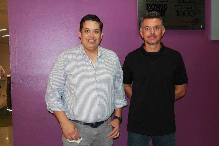 Carlos Ruiz brinda conferencia magistral para el sector empresarial