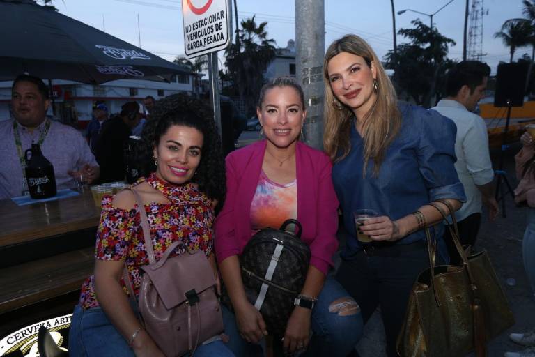 La barda del Muelle Fiscal de Mazatlán se convierte en Galería del Arte Urbano