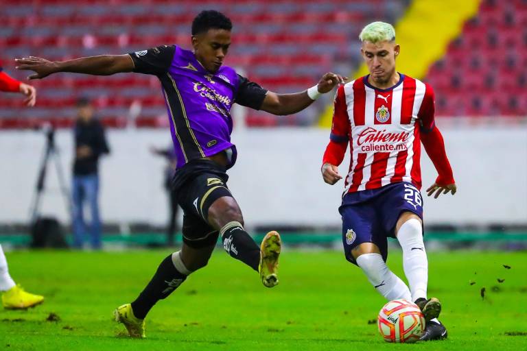Chivas vence sobre la hora a Mazatlán FC en la Copa por México