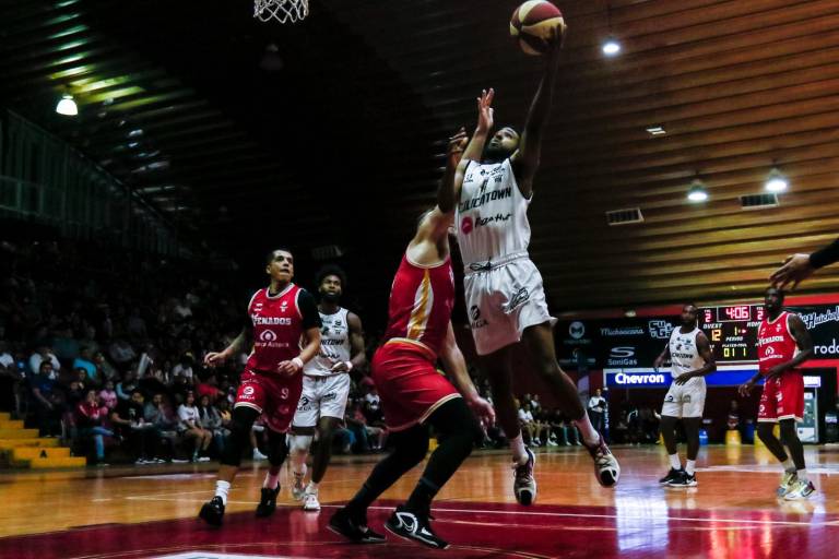 Caballeros de Culiacán supera en el Revolución a Venados Basketball