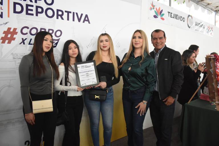 Acuden sinaloenses por su kit de corredor para el Maratón Internacional de Culiacán