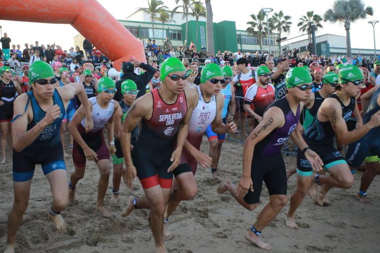 Disfrutan del Red Petroil AsTri Internacional Mazatlán 2023