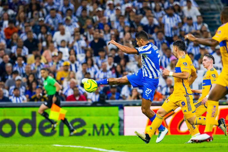 Rayados rescata agónico empate ante Tigres en el Clásico Regio