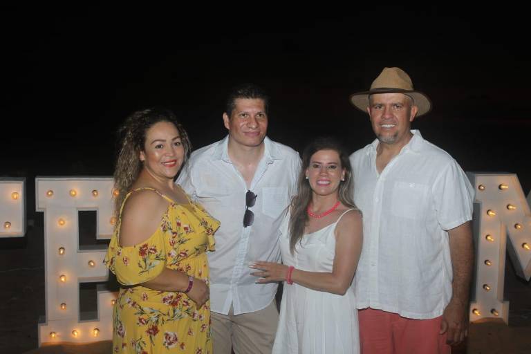 Teresa de Jesús y Jonathan se comprometen en matrimonio en Mazatlán