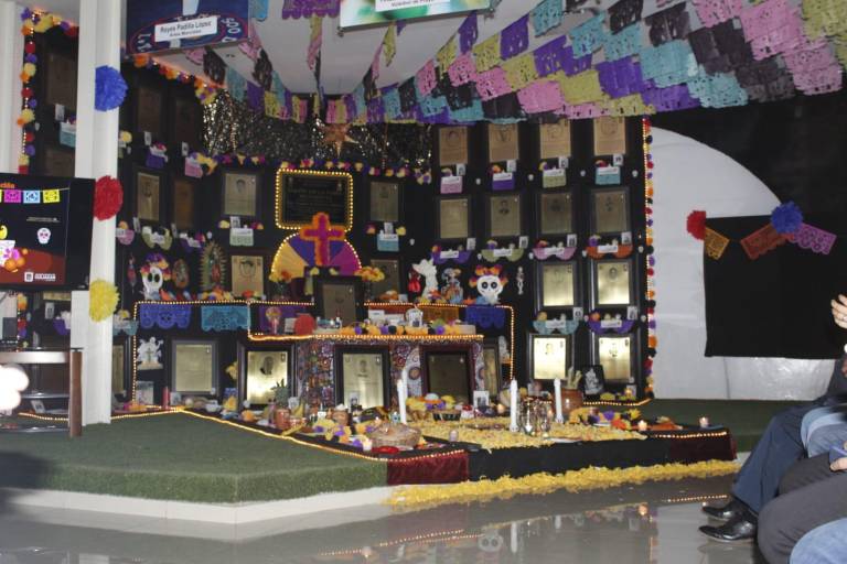 Presentan Altar de Muertos de los Inmortales del Salón de la Fama de Culiacán