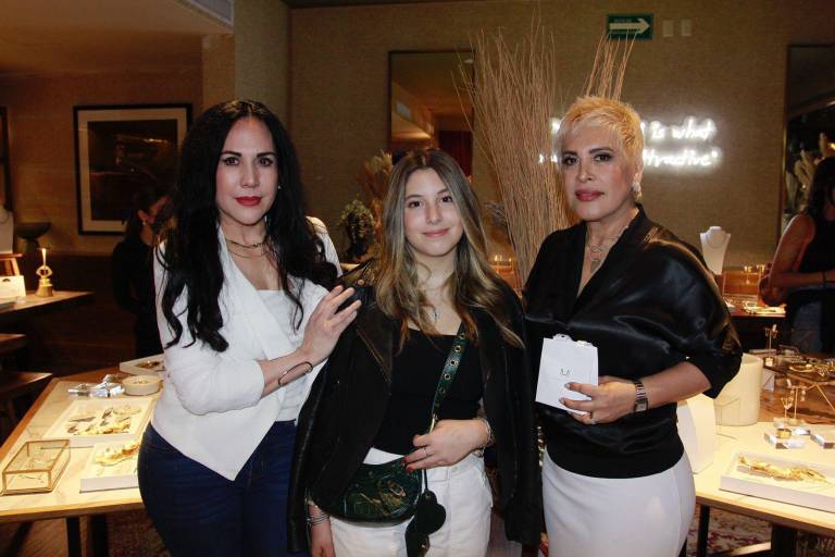 Presentan Alyona Jewelry en Restaurante Cayenna