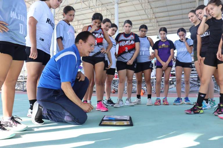 Afinan puntería selecciones de baloncesto de Mazatlán