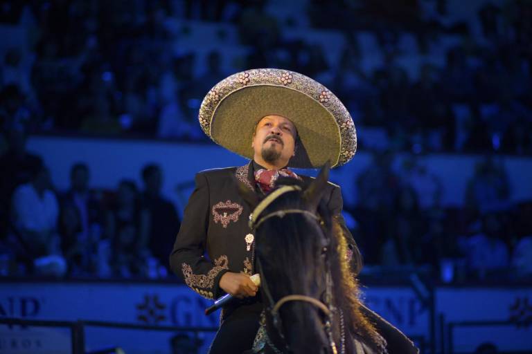 Con emotiva canción, Pepe Aguilar recuerda a su papá