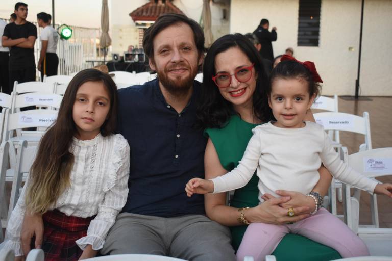 Egresa nueva generación de especialistas en Gerontología y Autismo