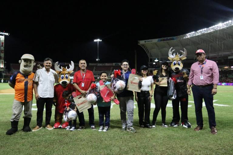 Premian a ganadores de Concurso de Pintura Antonio López Sáenz Arte+Deporte