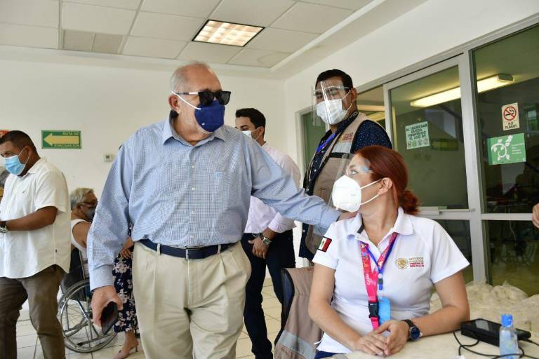 Solo a los mazatlecos, no a los turistas (por ahora), pedirán certificado de vacunación contra el Covid