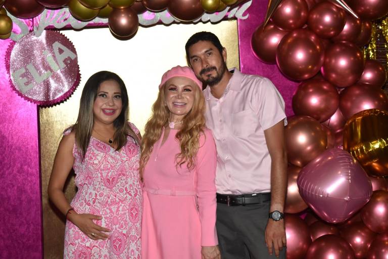 Celebra Rosa Elia Chávez con Barbie un ¡Feliz Cumpleaños!