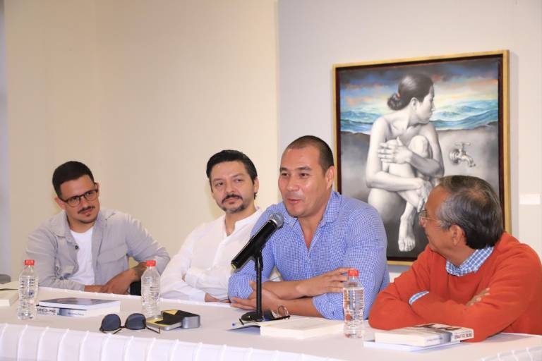 Presenta Omar Lizárraga su libro ‘Entre Columnas’