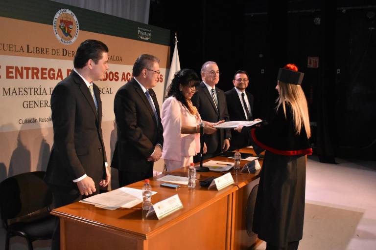 Son Maestros en Derecho Fiscal