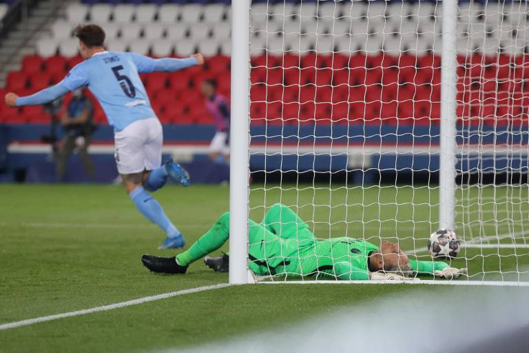 Manchester City logra la remontada en París
