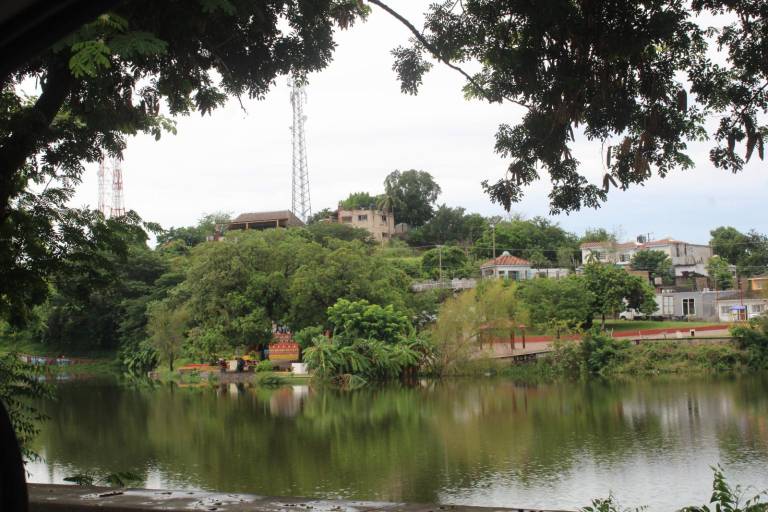 Vecinos de Rosario urgen a autoridades a desfogar la Laguna del Iguanero ante el temor de inundación