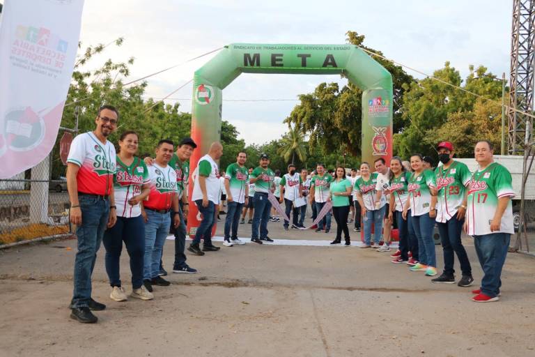 Miembros del STASE se unen en la Caminata 5K